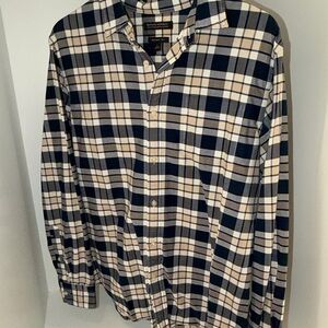 Banana Republic Navy and Cream Plaid Button-Up Shirt Men’s Large